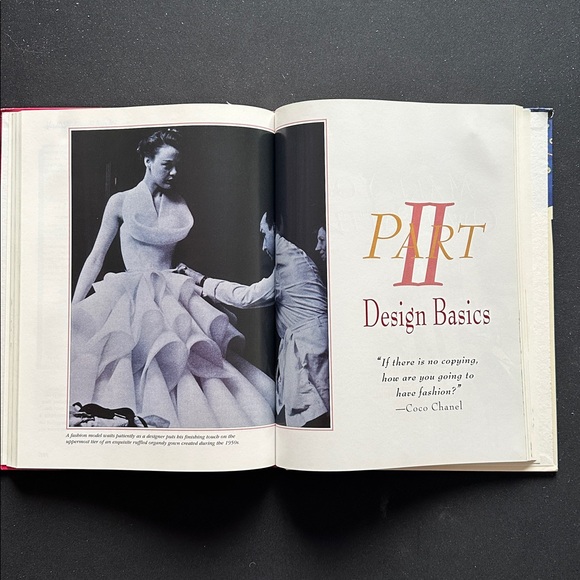 High fashion sewing secrets from the world‘s best designers a step-by-step guide - Picture 3 of 8